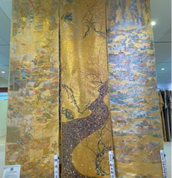 和凛店内の展示1