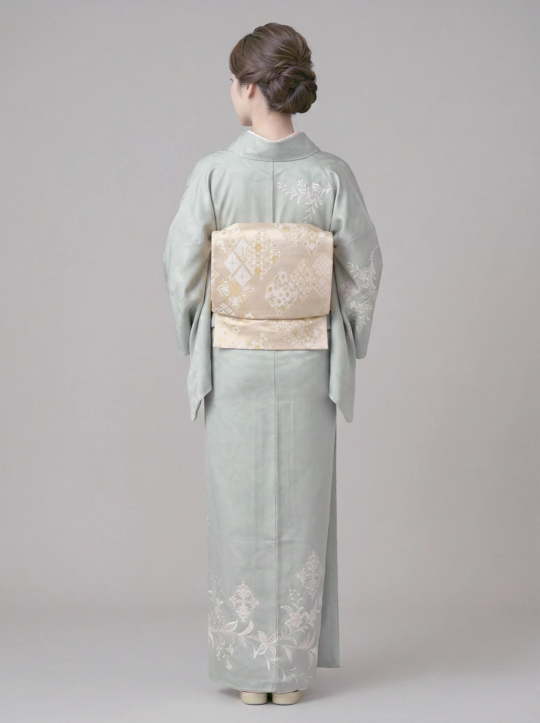 訪問着 黒地と白地に唐花