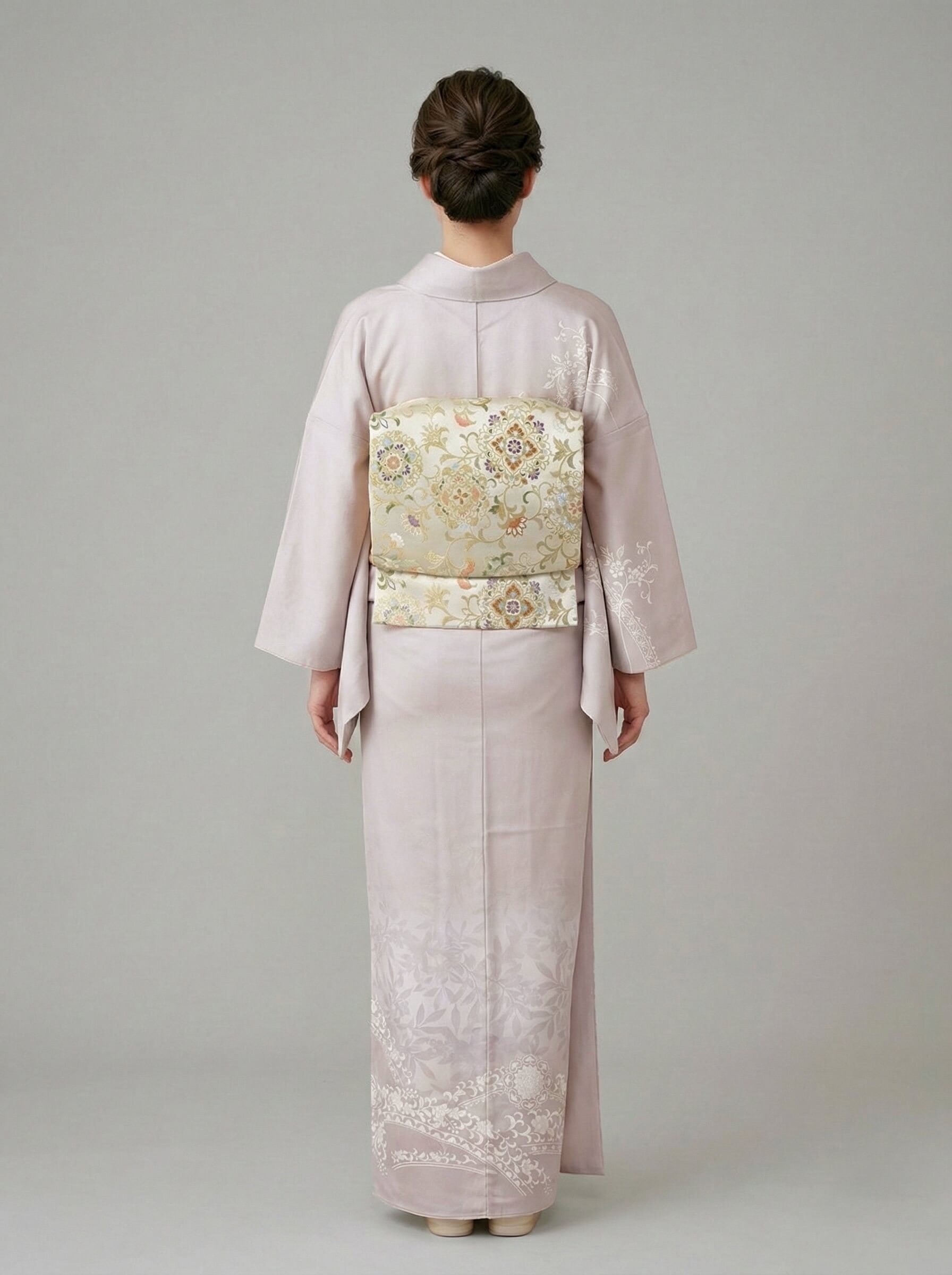 訪問着 黒地と白地に唐花