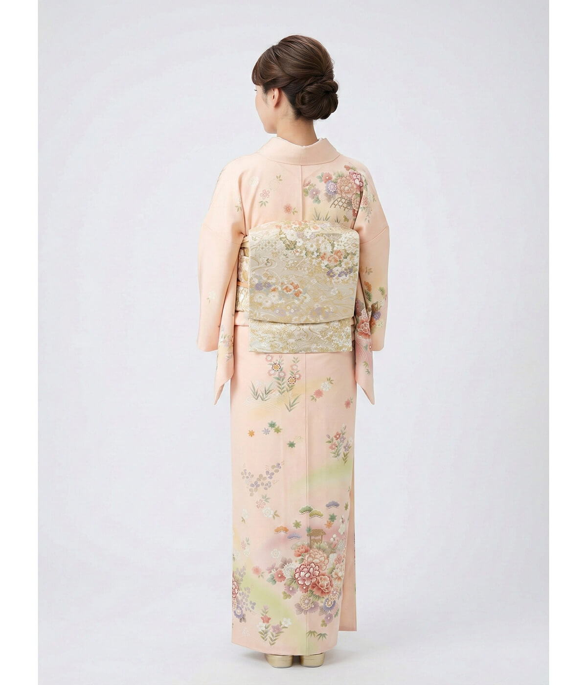 訪問着 黒地と白地に唐花